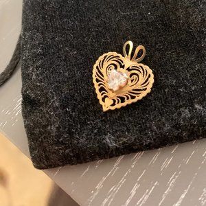 gold heart necklace